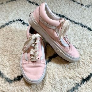 Vans Unisex Pink and White Leather Old Skool V Classic Skate Shoe Sneakers